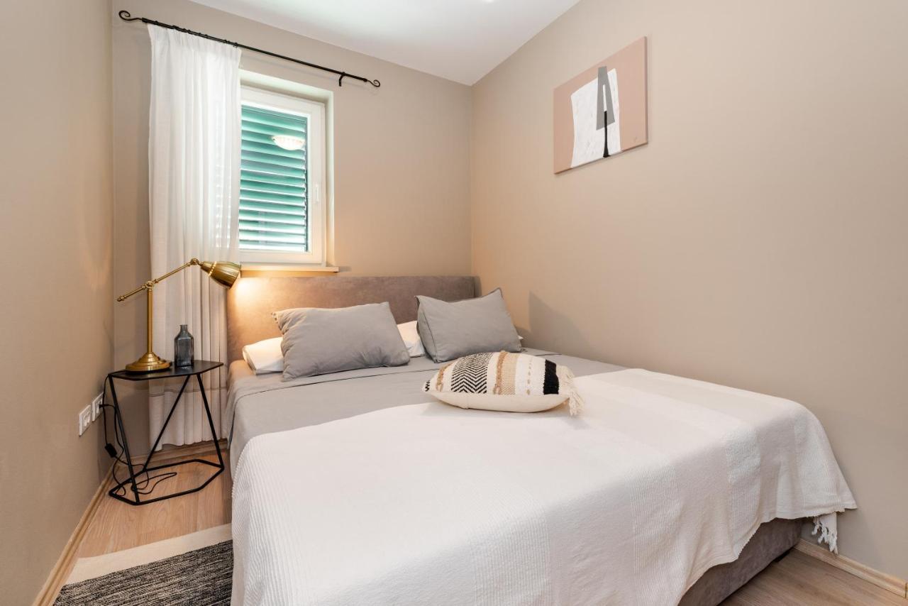 Apartment Cami -Stylish Apartment With A Beautiful Seaview Rabac Exterior foto