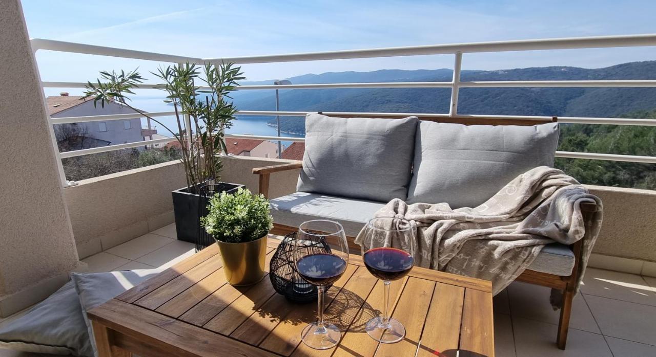 Apartment Cami -Stylish Apartment With A Beautiful Seaview Rabac Exterior foto